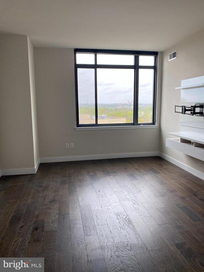 2000 Clarendon Blvd unit 704, Arlington, VA 22201 - photo 4