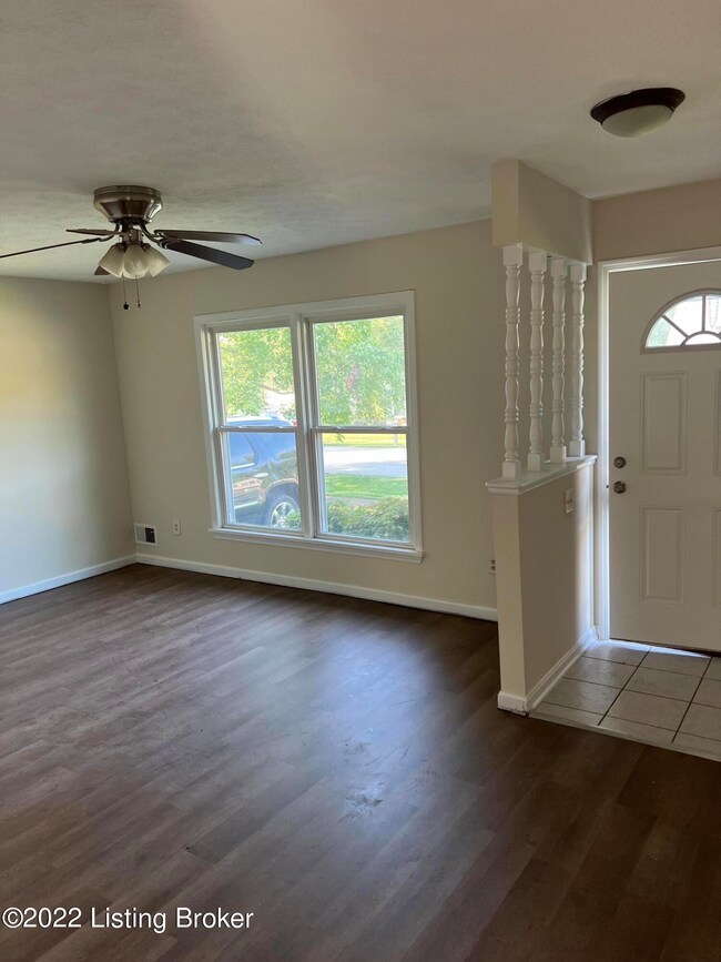 8411 Cloverport Dr, Louisville, KY 40228 - photo 3