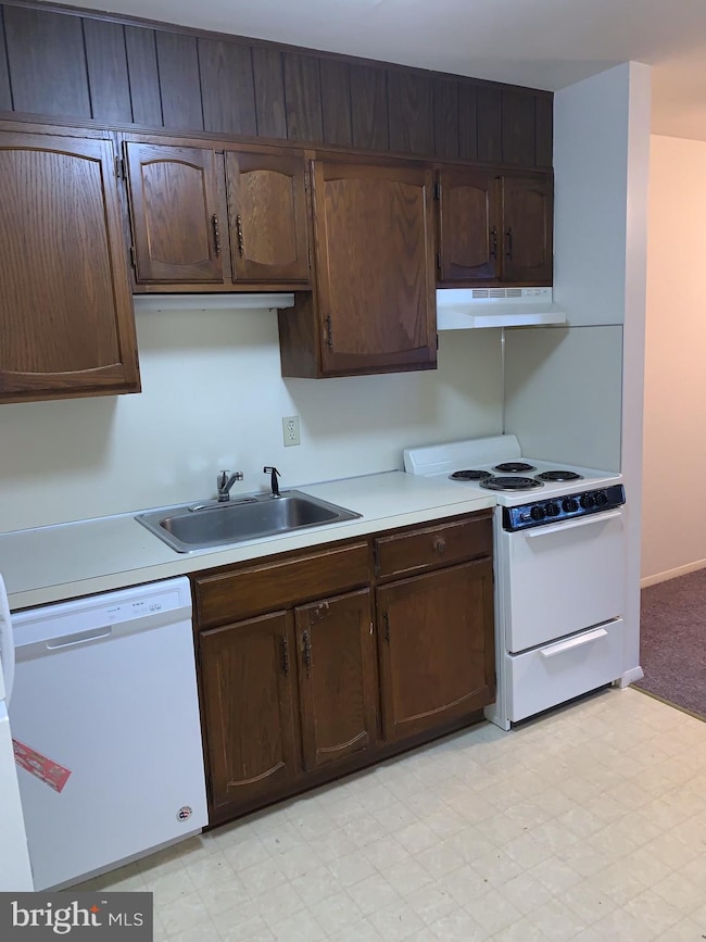 956 E Maple St unit B, Palmyra, PA 17078 - photo 4