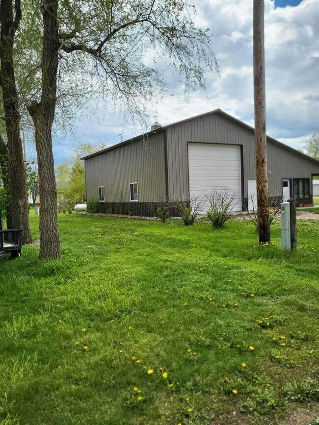 109 E 4th St, Fulton, SD 57340 - photo 3