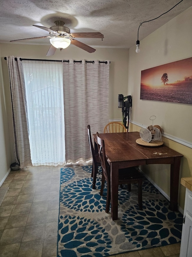 1712B Linda Ln, Normal, IL 61761 - photo 6