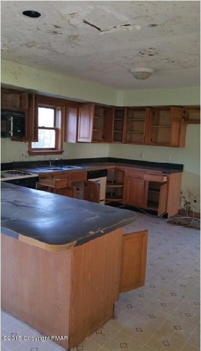 6592 Linden Dr, Tobyhanna, PA 18466 - photo 3