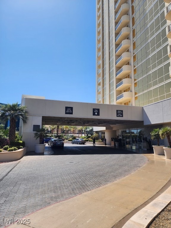 Elegant porte-cochere entrance – making a grand fi