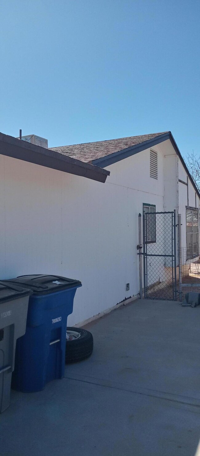 1843 Dean Martin Dr, El Paso, TX 79936 - photo 2