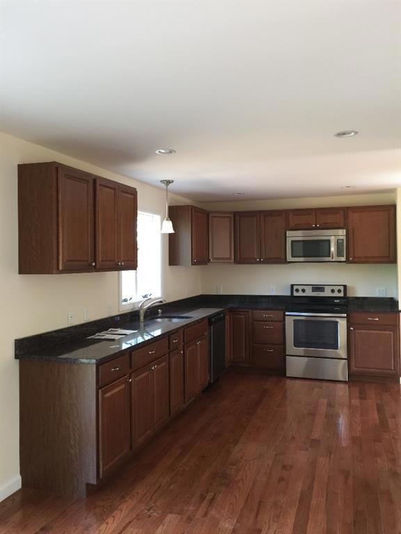 Gourmet kitchen with granite...