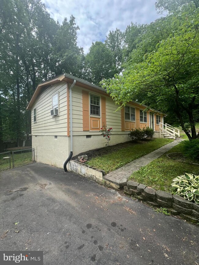 6810 Fawn Cir, Fredericksburg, VA 22407 - photo 2