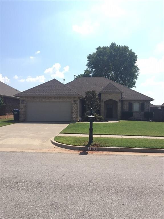 2404 SE 10th Place, Moore, OK 73160 - photo 2