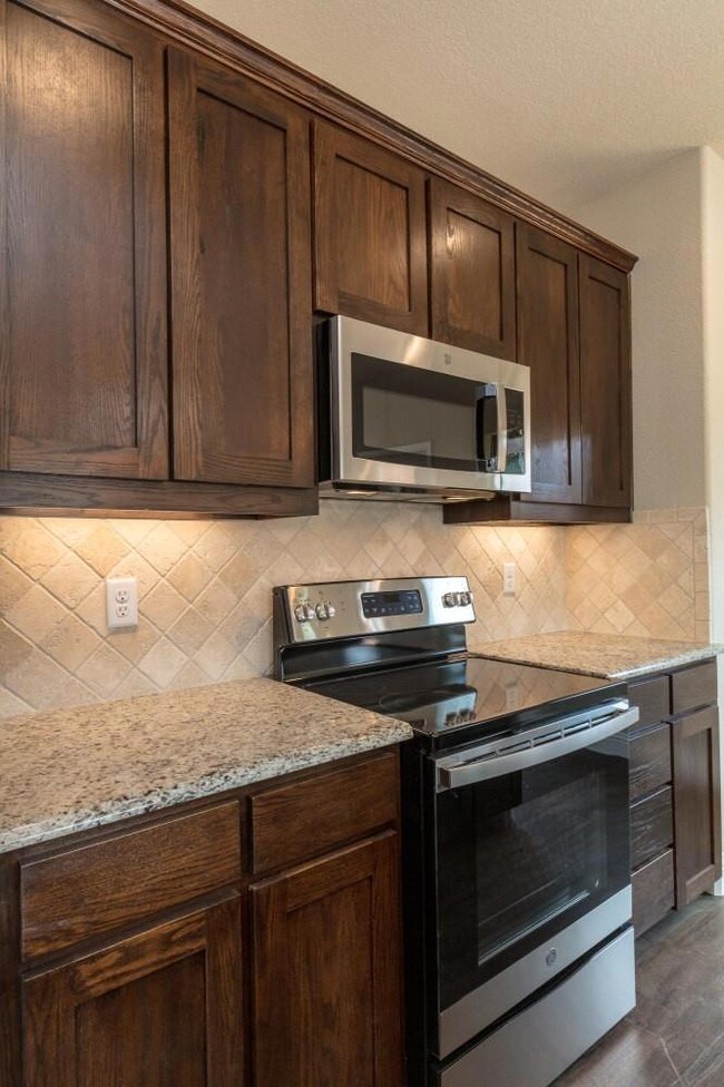 817 Jameson St, Weatherford, TX 76086 - photo 4