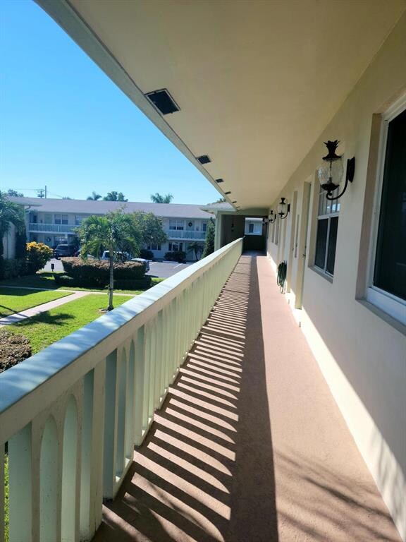 2110 NE 42nd St unit 10B, Lighthouse Point, FL 33064 - photo 3