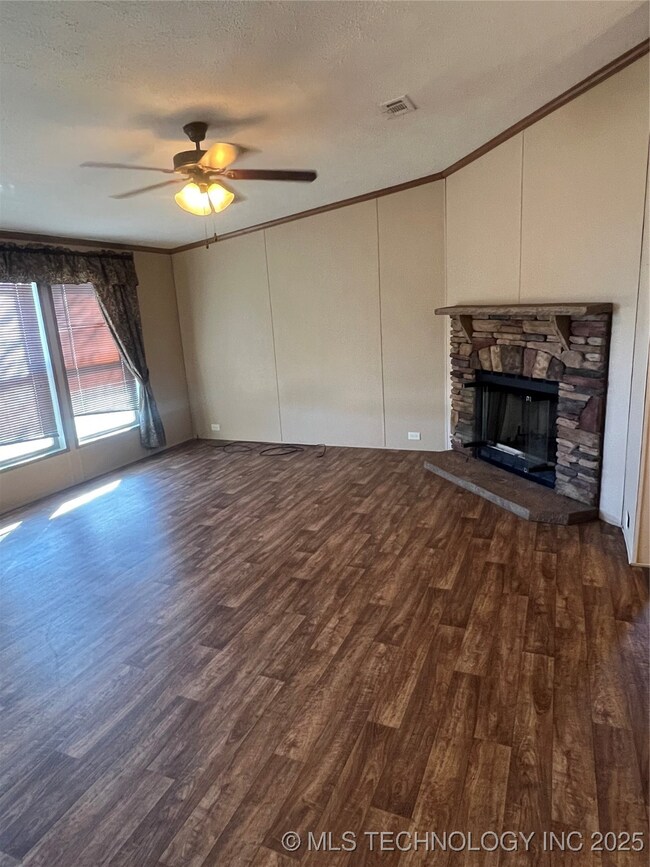 421 Wooley Ave, Stuart, OK 74570 - photo 6