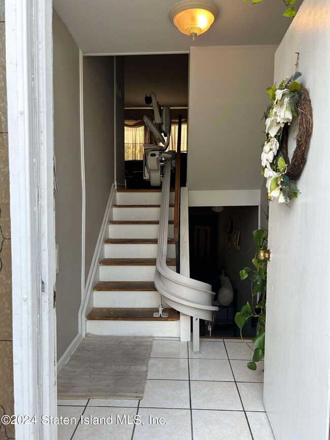 Walk in Foyer