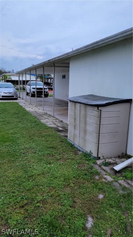 right side storage bin and carport
