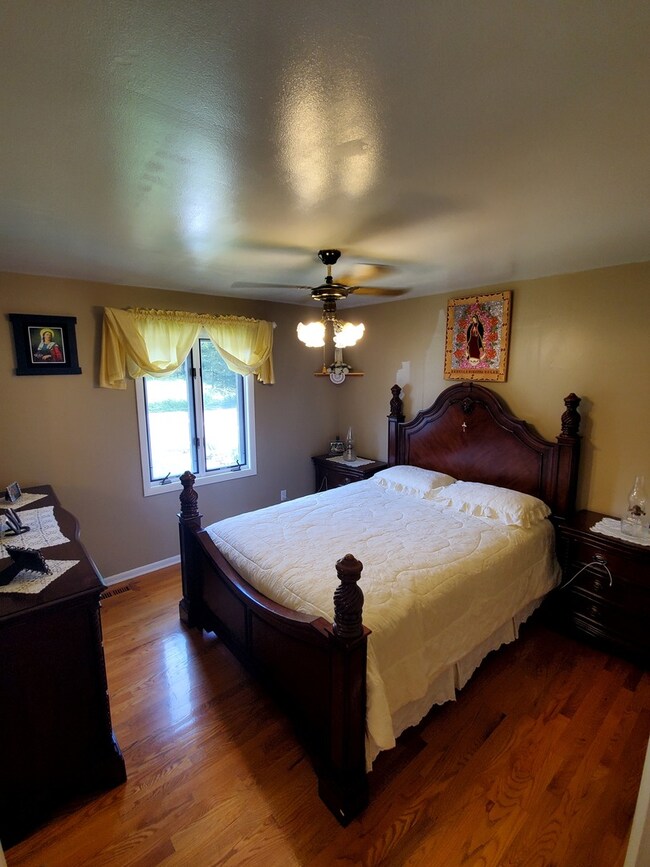 755 Williams Rd, Carpentersville, IL 60110 - photo 4