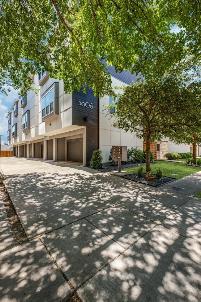 5608 Lindell Ave unit 1, Dallas, TX 75206 - photo 3