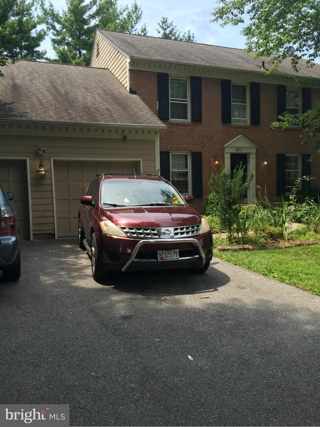 20317 Pleasant Ridge Dr, Montgomery Village, MD 20886 - photo 4