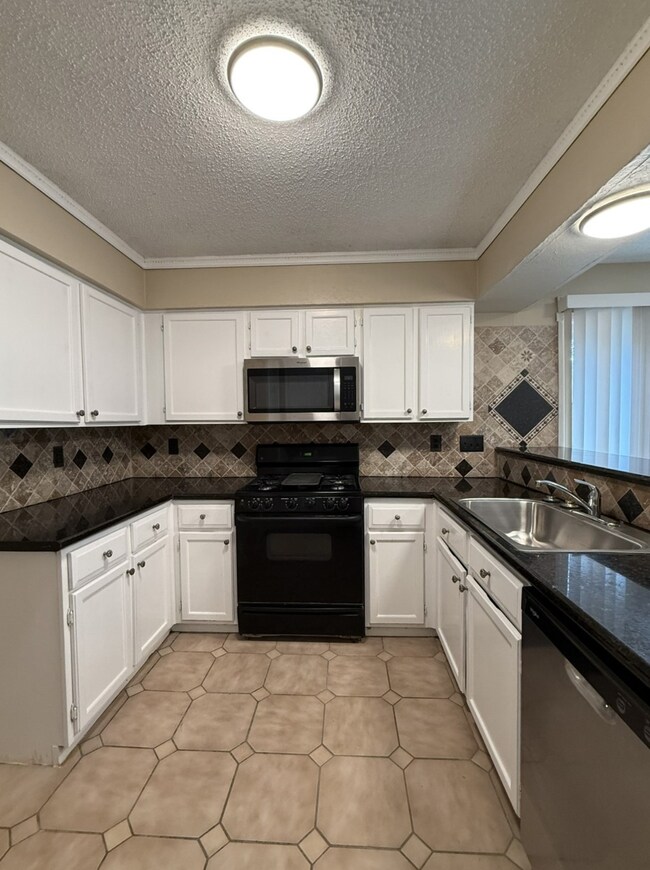 18 N Drifting Leaf Ct, Spring, TX 77380 - photo 4