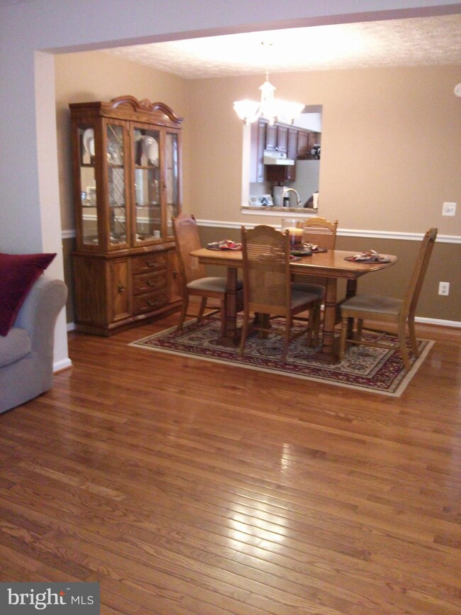 3739 Mazewood Ln, Fairfax, VA 22033 - photo 4