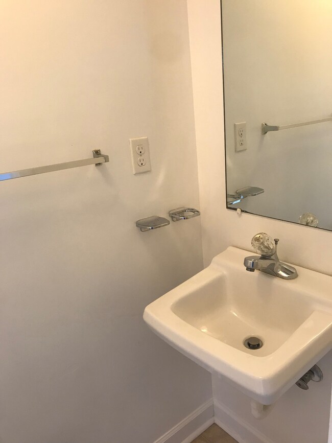 362 Peabody Dr unit 4, Clarksville, TN 37042 - photo 4