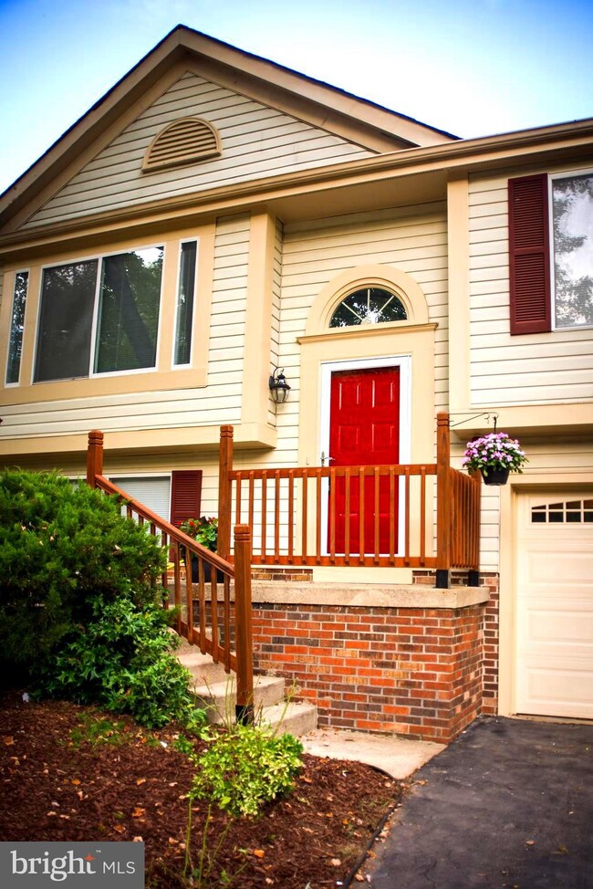 16123 Olmstead Ln, Woodbridge, VA 22191 - photo 2