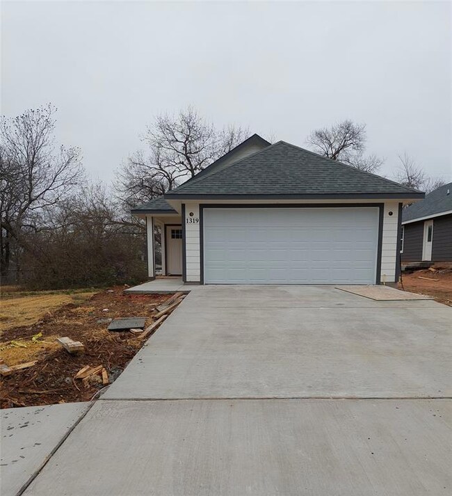 1319 W Gandy St, Denison, TX 75020 - photo 3