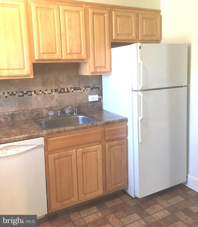 812 Allendale St, Baltimore, MD 21229 - photo 2