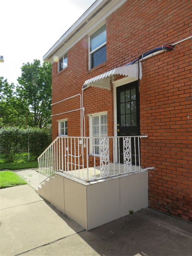A side entrance to unit, leading to the stairway u
