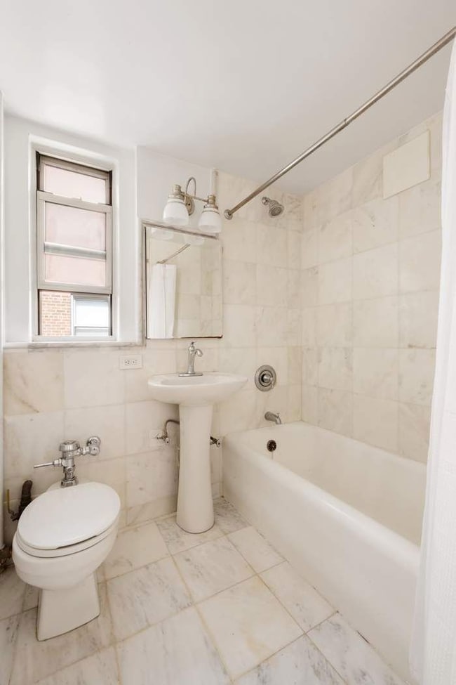 The Manor unit 910, New York, NY 10017 - photo 5