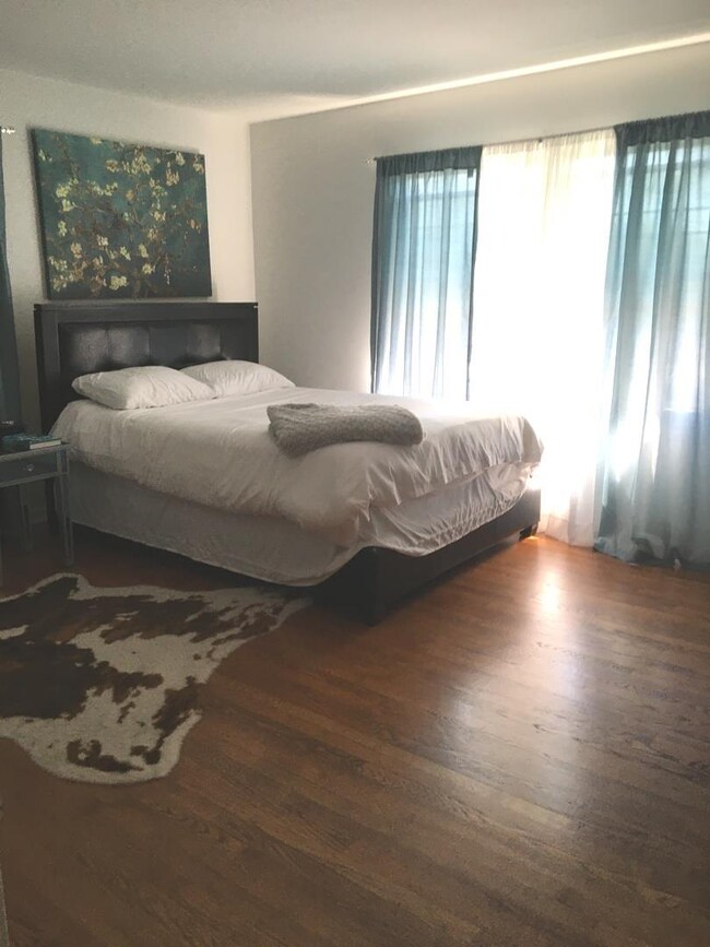 1923 Dewes St, Glenview, IL 60025 - photo 2