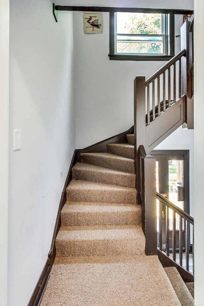 6135 N Fairfield Ave, Chicago, IL 60659 - photo 2