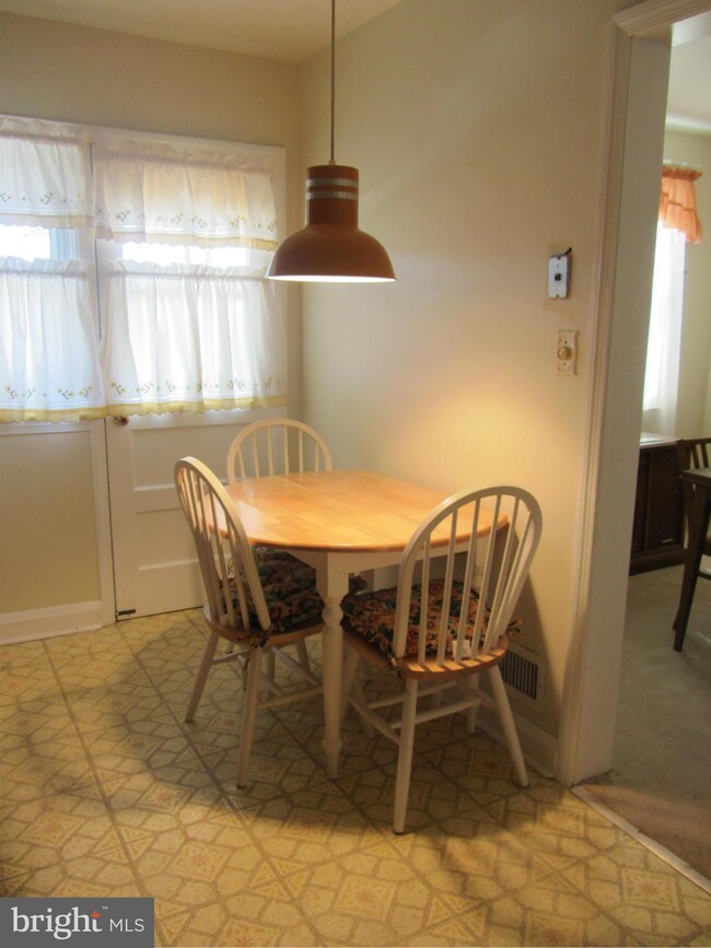 8655 Oak Rd, Parkville, MD 21234 - photo 5