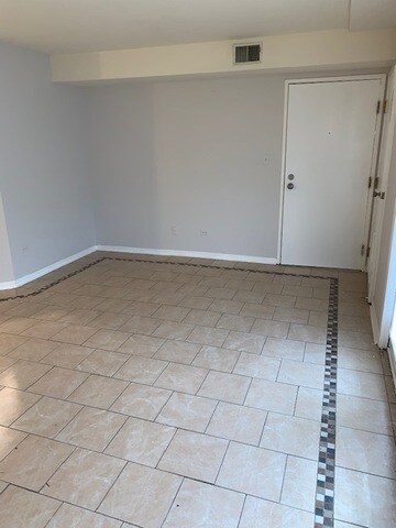 4150 Williamsburg Ct unit 101, Glenview, IL 60025 - photo 3