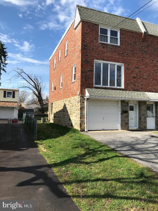 1019 Lawnton Terrace, Glenolden, PA 19036 - photo 2