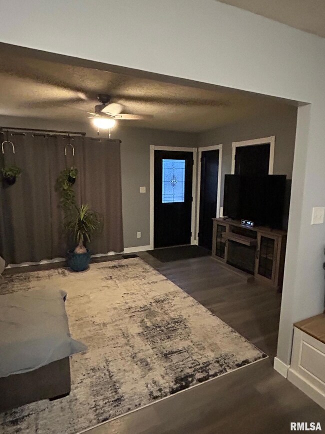 2414 E Devonshire Rd, Springfield, IL 62703 - photo 3