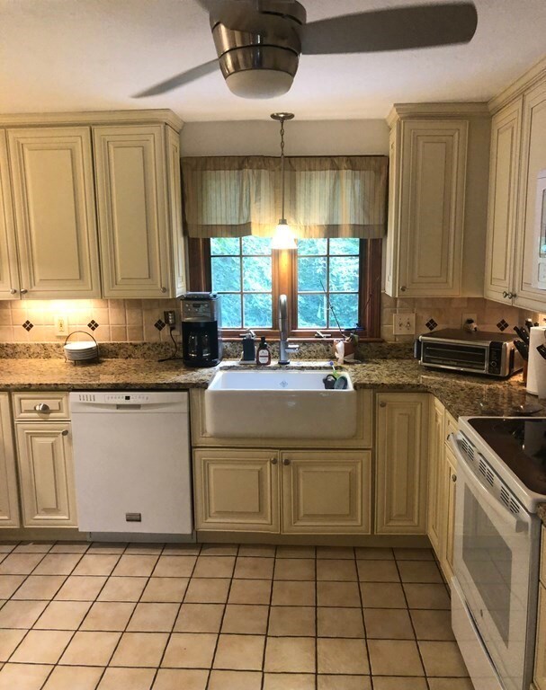 27 Quaboag St, Worcester, MA 01602 - photo 3