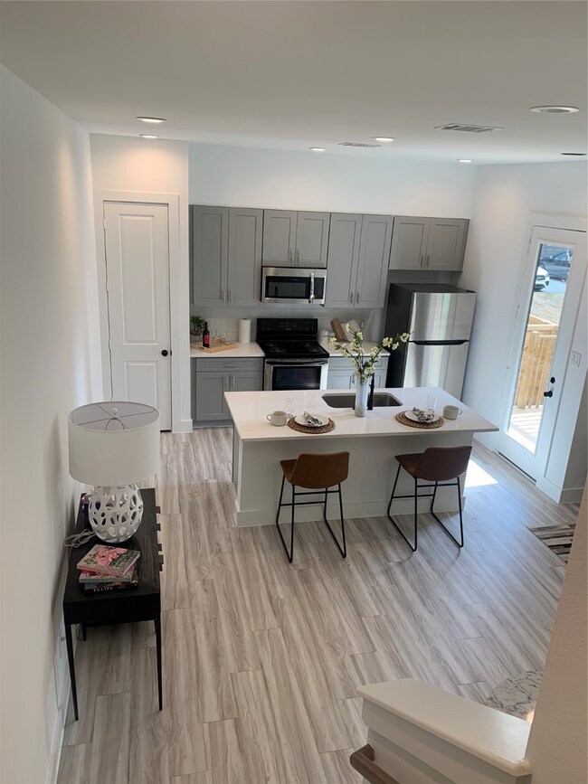 2537 Judiway St, Houston, TX 77018 - photo 2