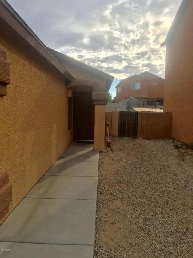 B8DFCA92-21E7-4063-945E-7B20C6744010