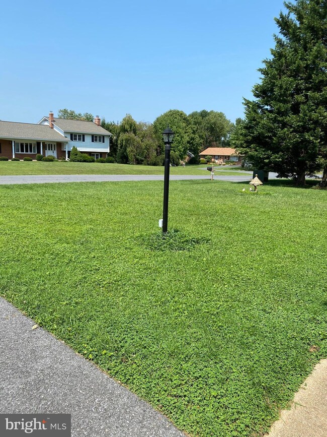 8005 Glendale Ct, Frederick, MD 21702 - photo 4