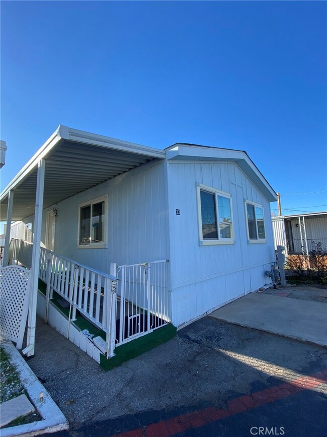 16473 Green Tree Blvd unit 33, Victorville, CA 92395 - photo 2