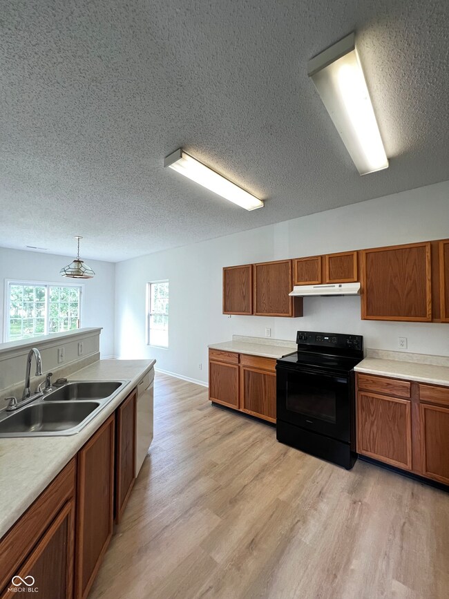 832 Spinney Ln, Whiteland, IN 46184 - photo 7