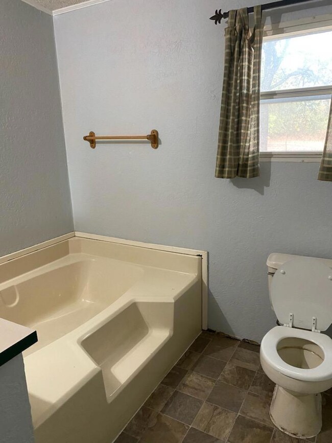 8500 Lavender Rd, Springtown, TX 76082 - photo 6