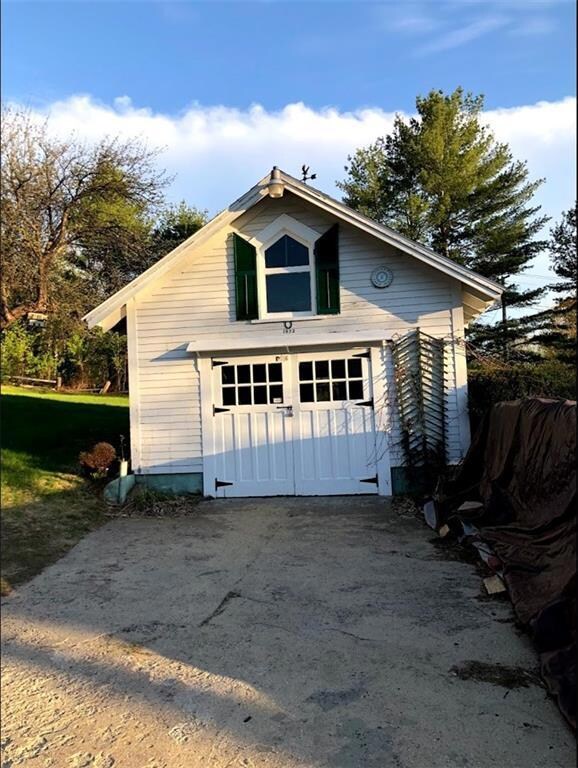 Detached 1 car garage
