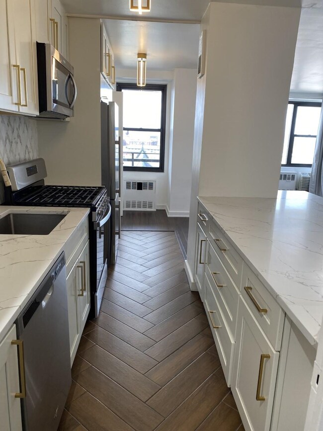 10 Huron Ave unit 10H, Jersey City, NJ 07306 - photo 2