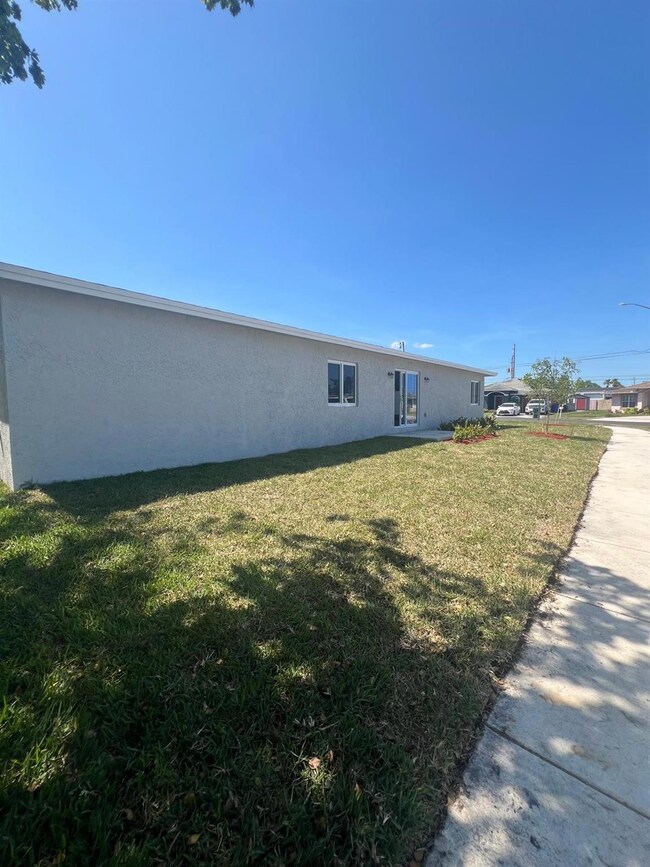 2761 NW 18th Terrace, Oakland Park, FL 33311 - photo 4