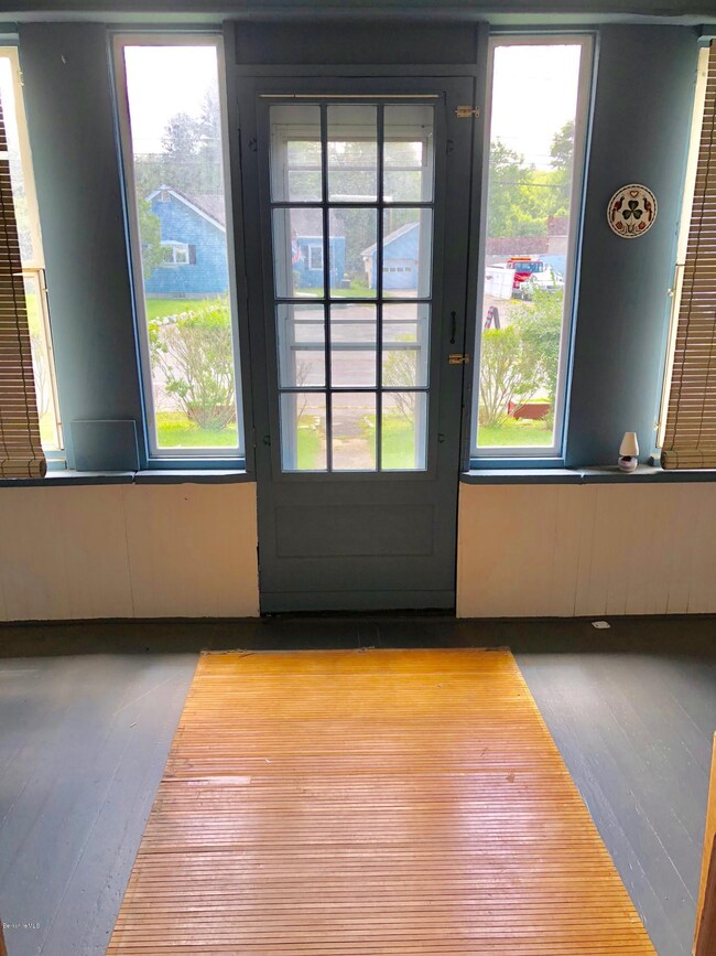 578 W Housatonic St, Pittsfield, MA 01201 - photo 3