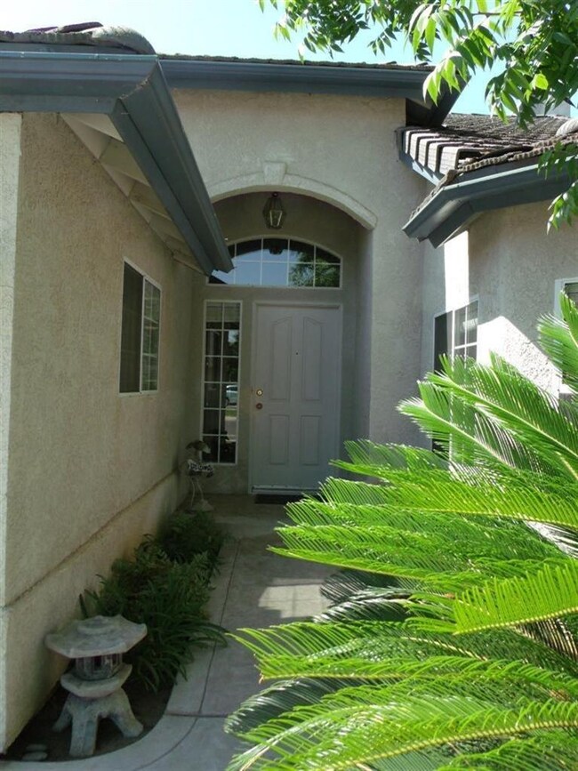 GARDEN WALK TO FRONT PORCH.