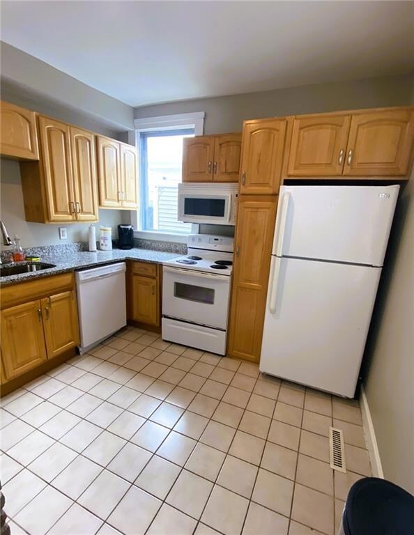 3 Bull St unit 2, Newport, RI 02840 - photo 6