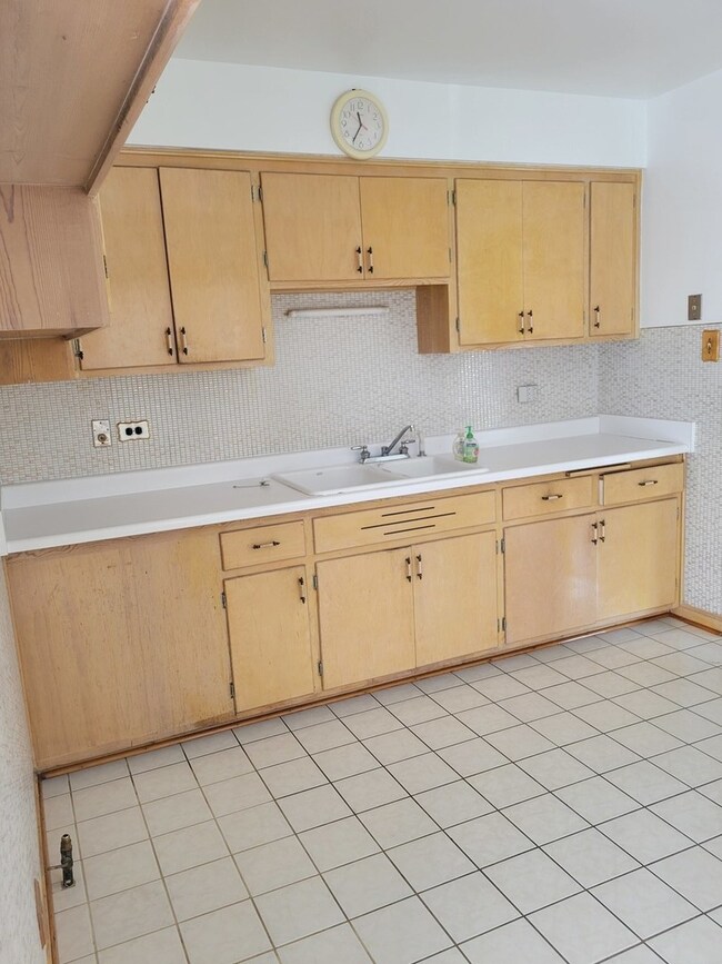 10329 Pelham St, Westchester, IL 60154 - photo 3