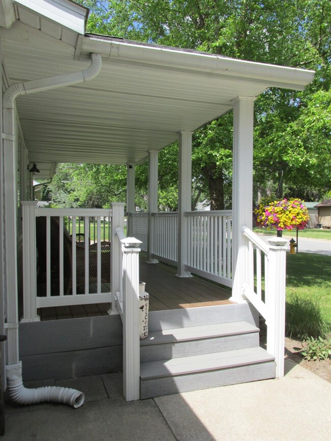 1216 Greenway St, La Porte, IN 46350 - photo 2