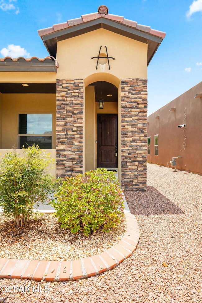 13534 Hazlewood St, Horizon City, TX 79928 - photo 5