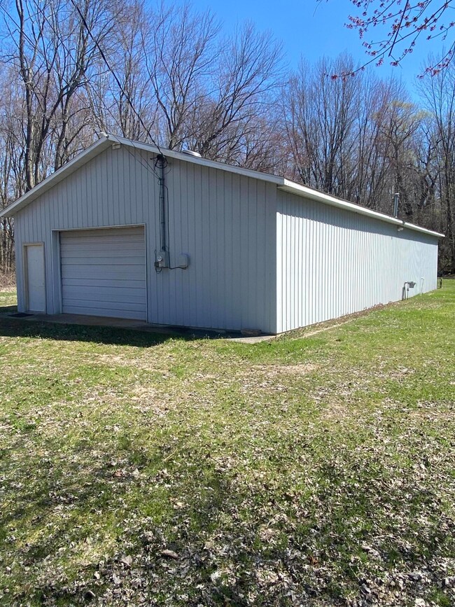 614 N Nursery St, Lawton, MI 49065 - photo 4